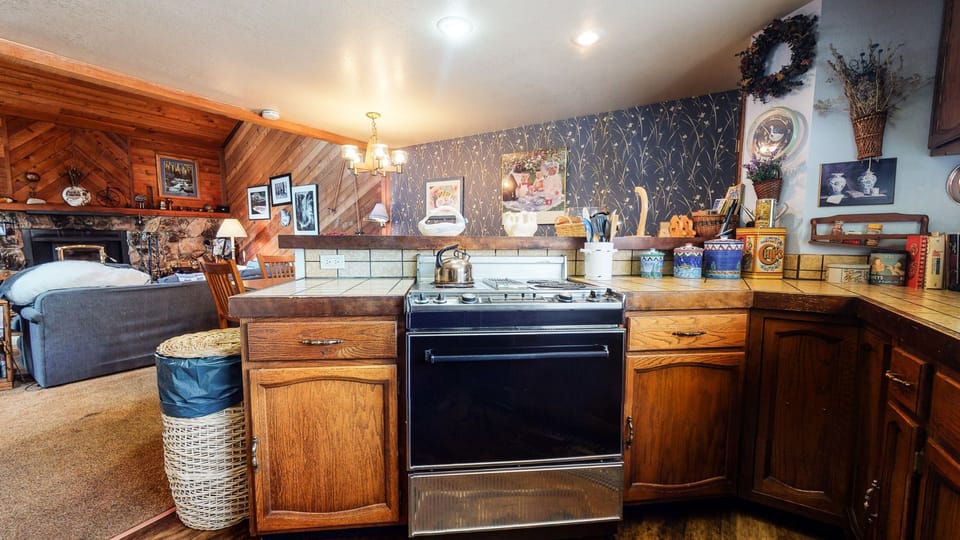 Room, Indoors, Furniture, Kitchen, Oven