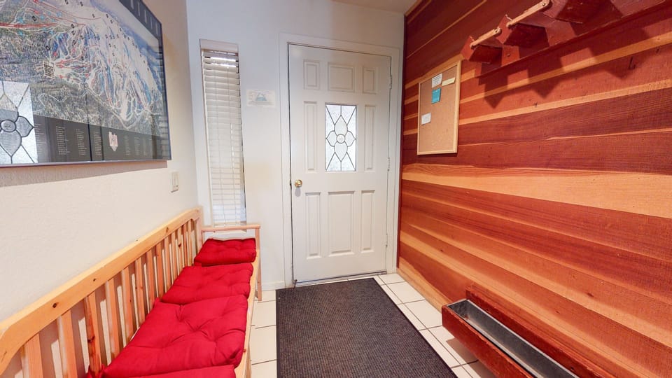 Hardwood, Indoors, Bedroom, Room, Flooring