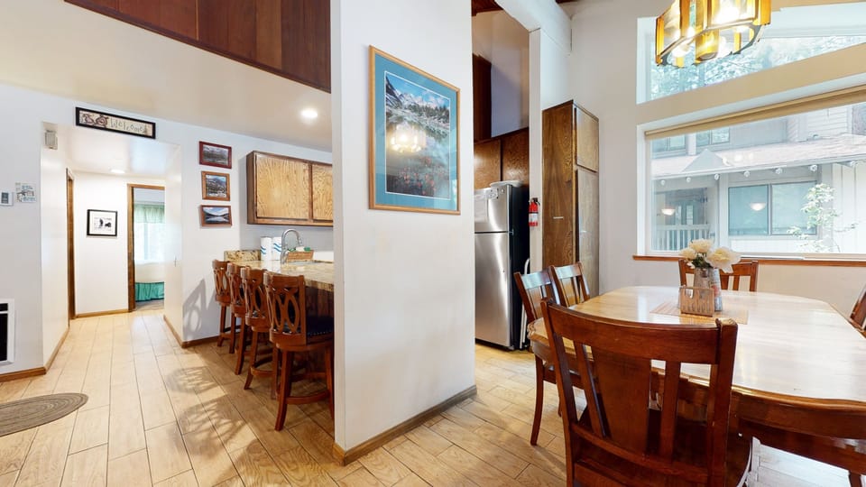 Flooring, Hardwood, Indoors, Floor, Chair