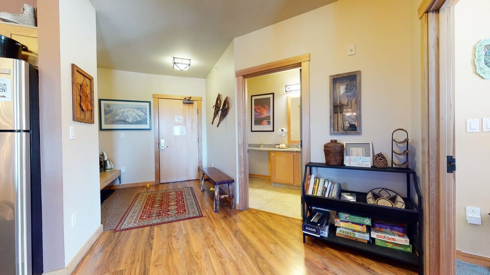 Flooring, Floor, Hardwood, Couch, Furniture