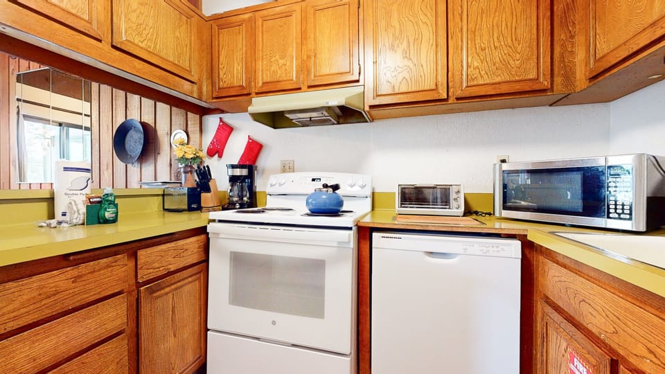 Indoors, Microwave, Oven, Kitchen, Cooktop