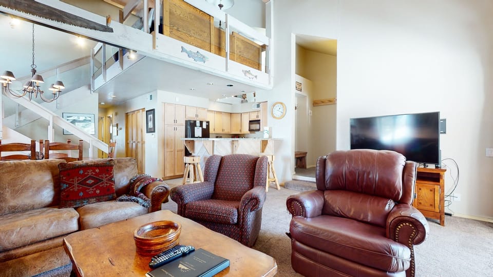 Furniture, Indoors, Living Room, Couch, Screen