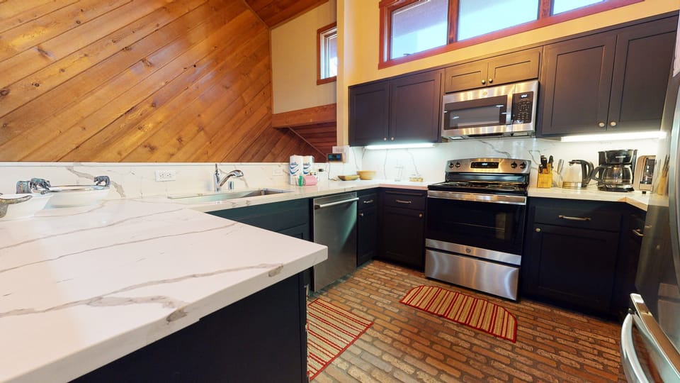 Indoors, Room, Flooring, Kitchen, Oven