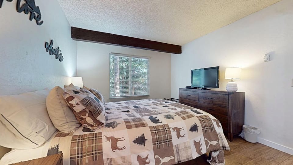Indoors, Home Decor, Cushion, Screen, Furniture
