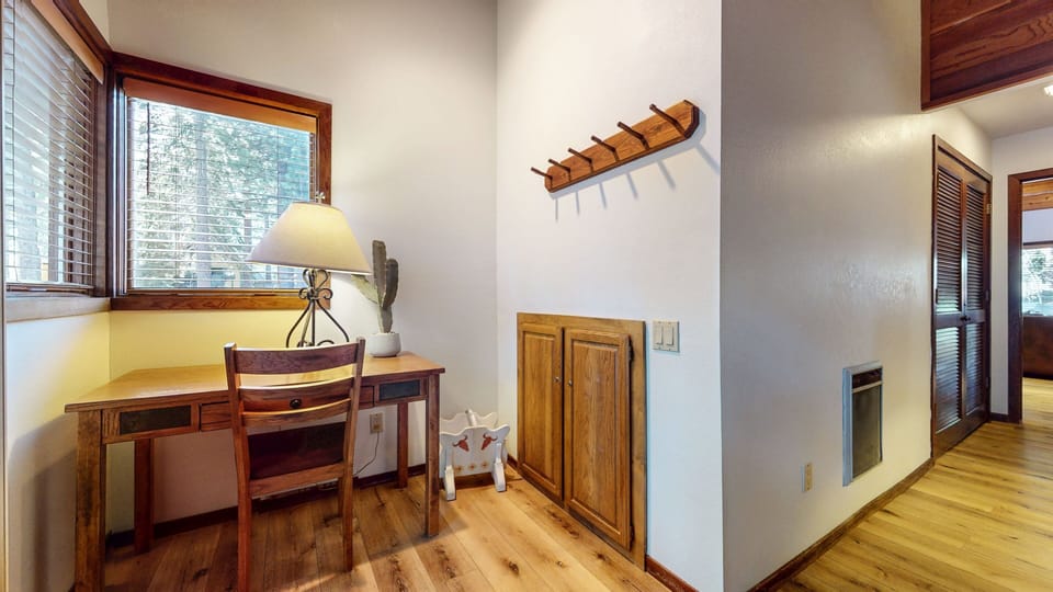 Indoors, Hardwood, Floor, Flooring, Desk