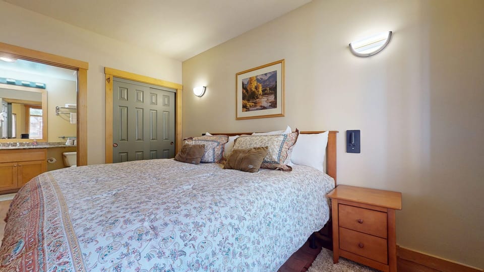 Indoors, Furniture, Home Decor, Cushion, Bed