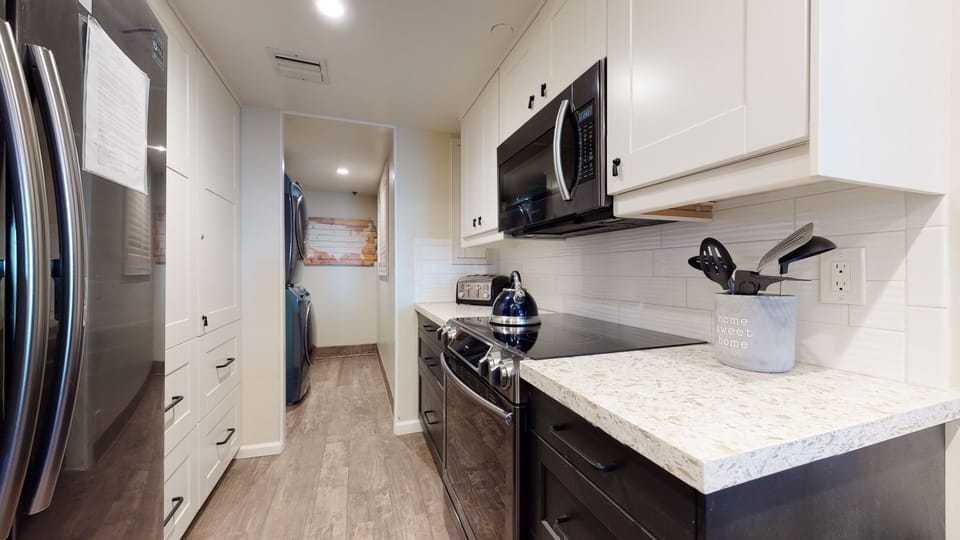 Room, Indoors, Flooring, Kitchen, Oven