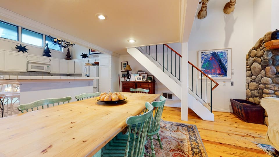 Flooring, Indoors, Room, Hardwood, Chair