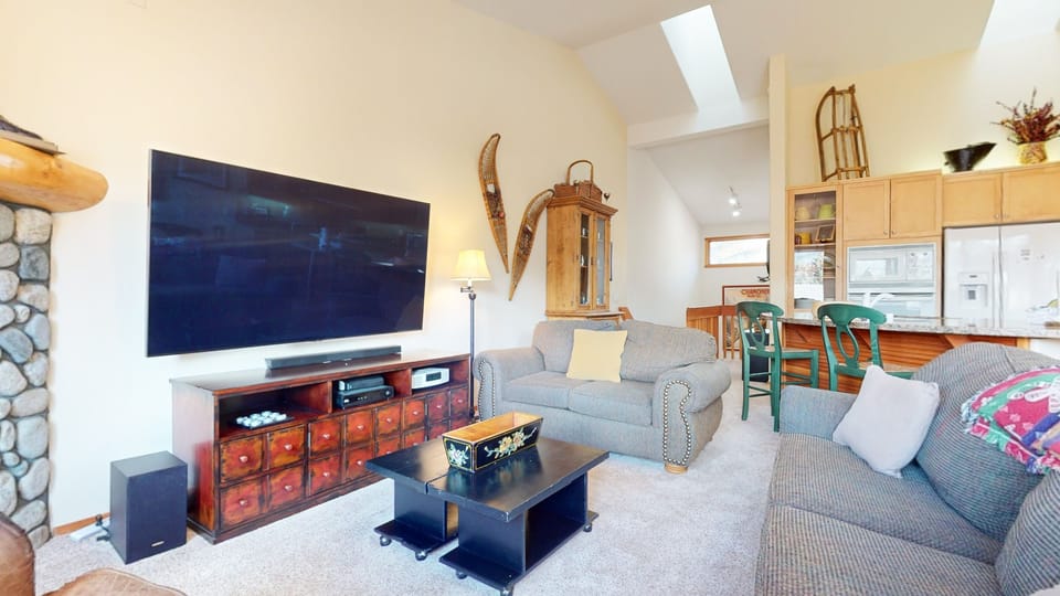 Furniture, Indoors, Living Room, Screen, Couch