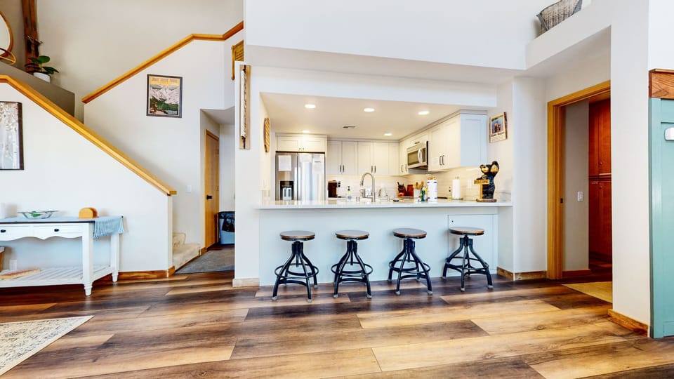 Floor, Indoors, Flooring, Hardwood, Microwave