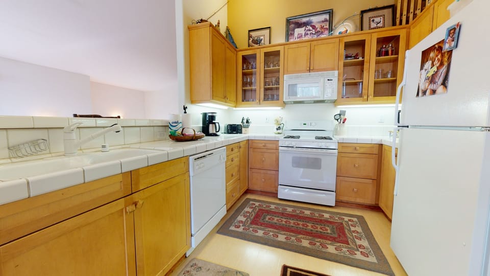 Indoors, Room, Kitchen, Furniture, Flooring