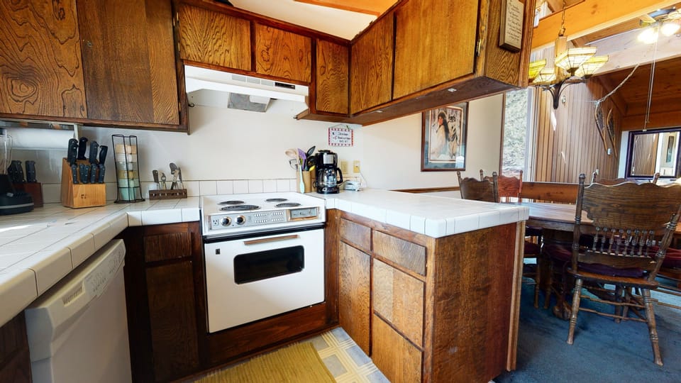 Chair, Furniture, Room, Indoors, Flooring