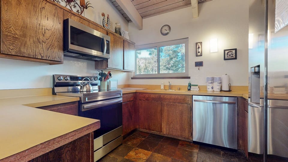 Indoors, Appliance, Microwave, Oven, Kitchen