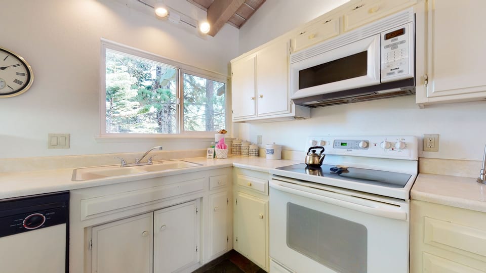 Indoors, Room, Kitchen, Oven, Microwave