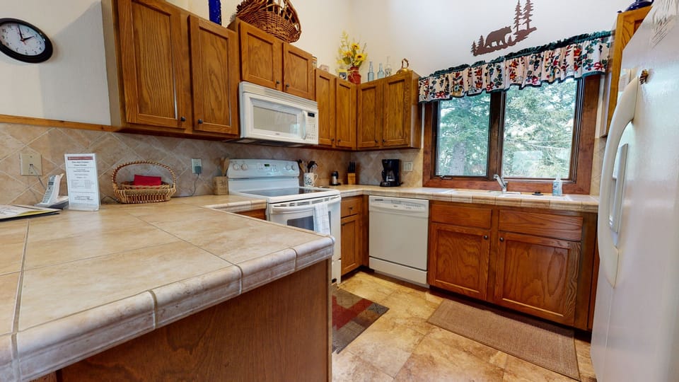 Flooring, Room, Indoors, Hardwood, Kitchen