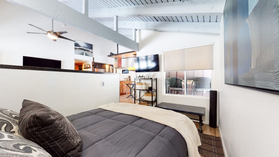 Bedroom, Indoors, Room, Building, Loft