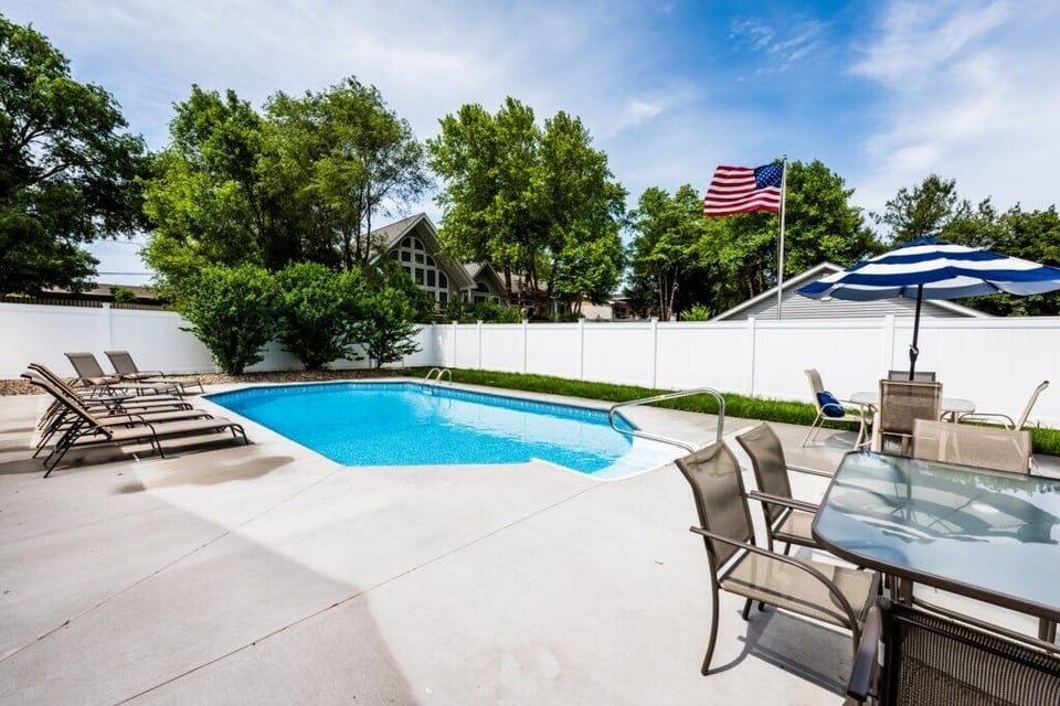 Private Heated Pool! Open May 1-Oct 31!
