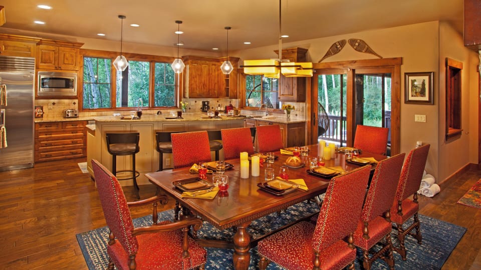 Dining Area, Main Level, Chalet Fuego - Table with seating