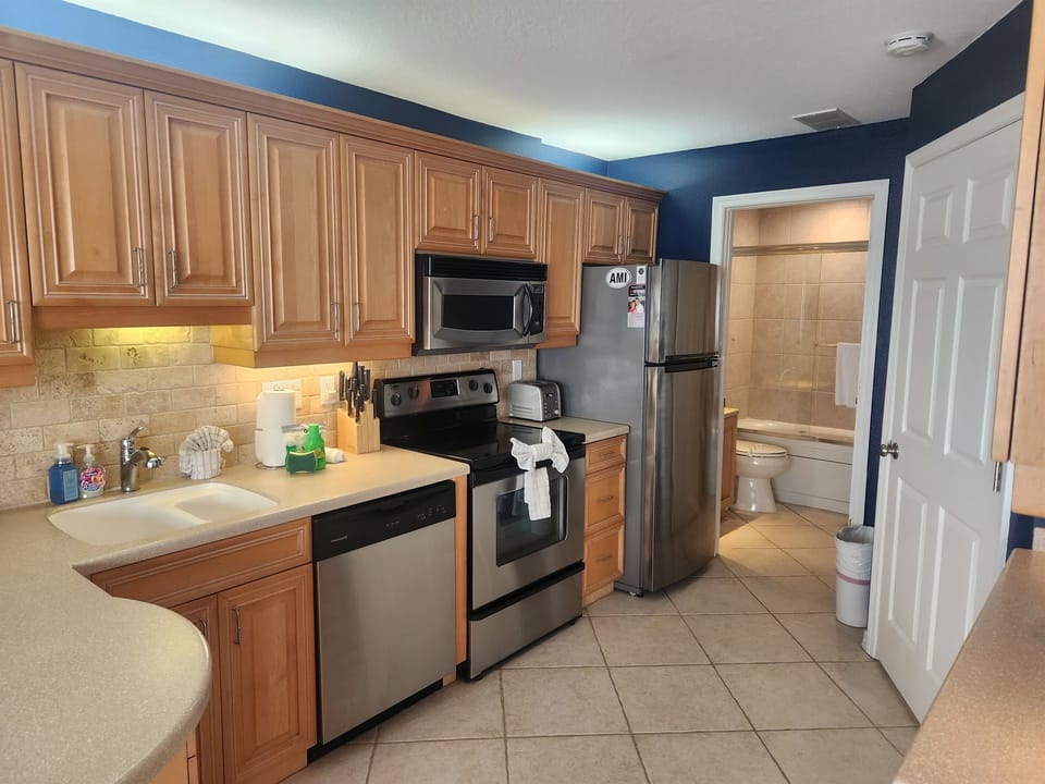 Full kitchen