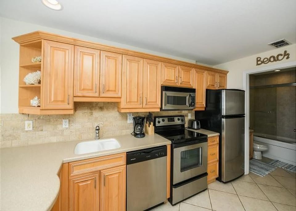 Full kitchen