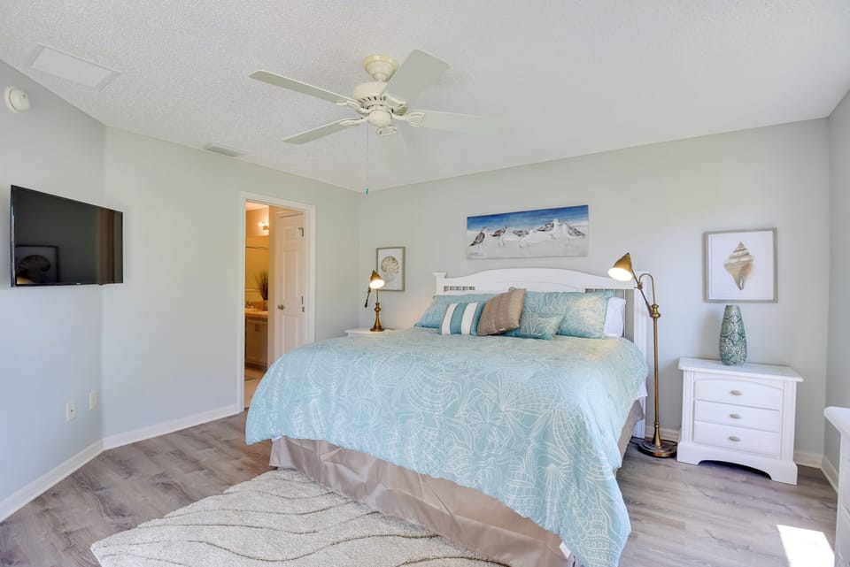 Bedroom 1 | King Bed | En-Suite Bathroom | Smart TV