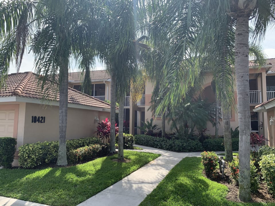 Entrance to the condo - ground floor, 1st unit to the left.