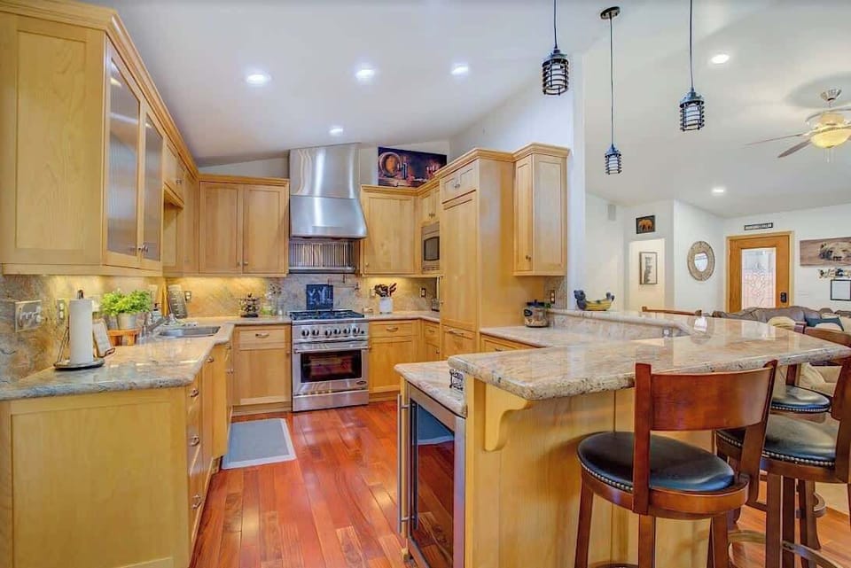 Full kitchen