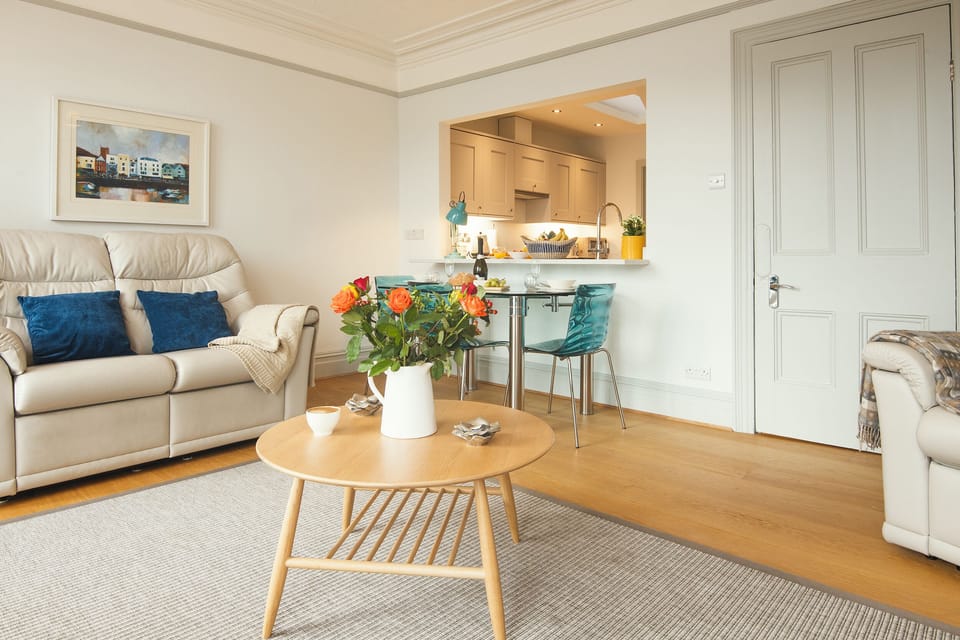 Living Room / Lounge