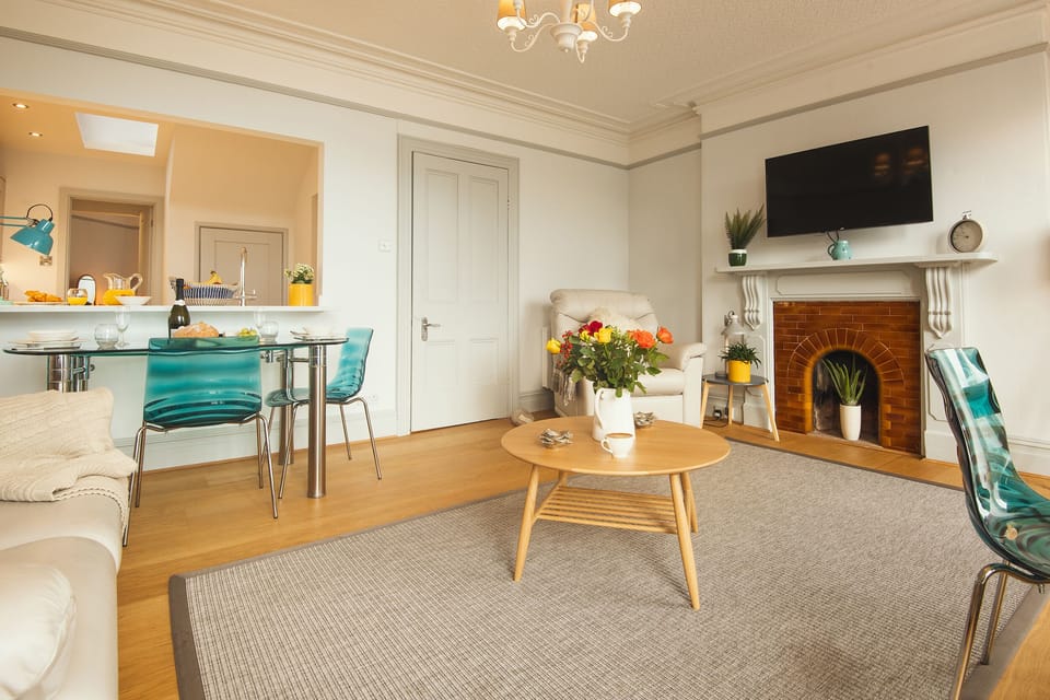 Lounge with Dining Area