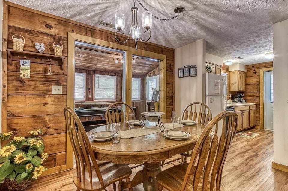 Our Mountain Memories' inviting dining area