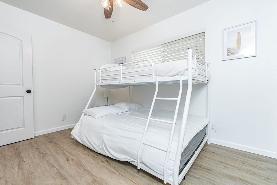 Second bedroom.
                