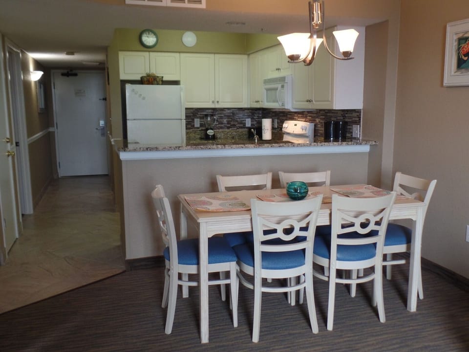 Dining table - plenty of space to spread out your seafood