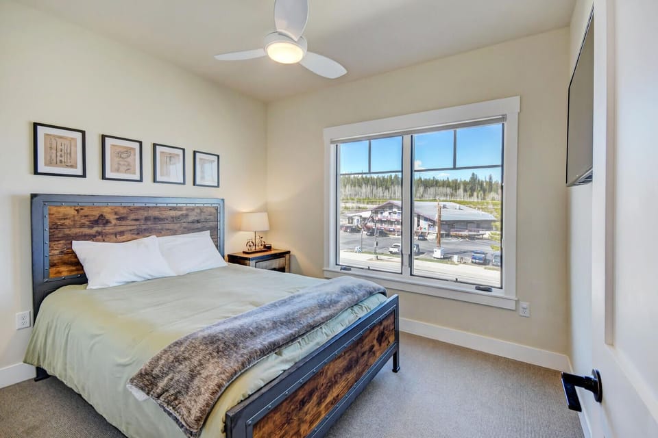 Guest bedroom with views