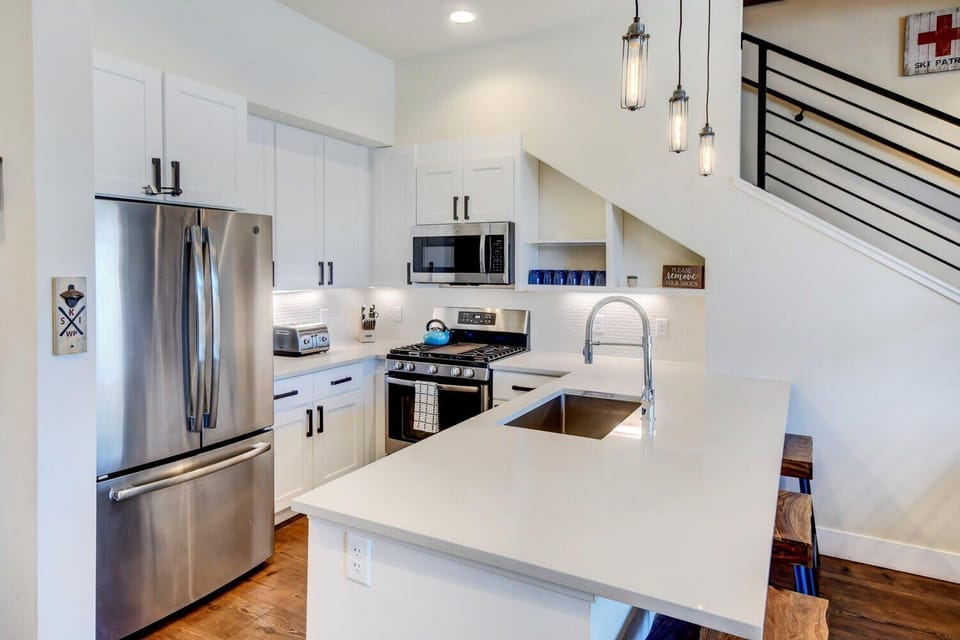 Fully equipped chef's kitchen