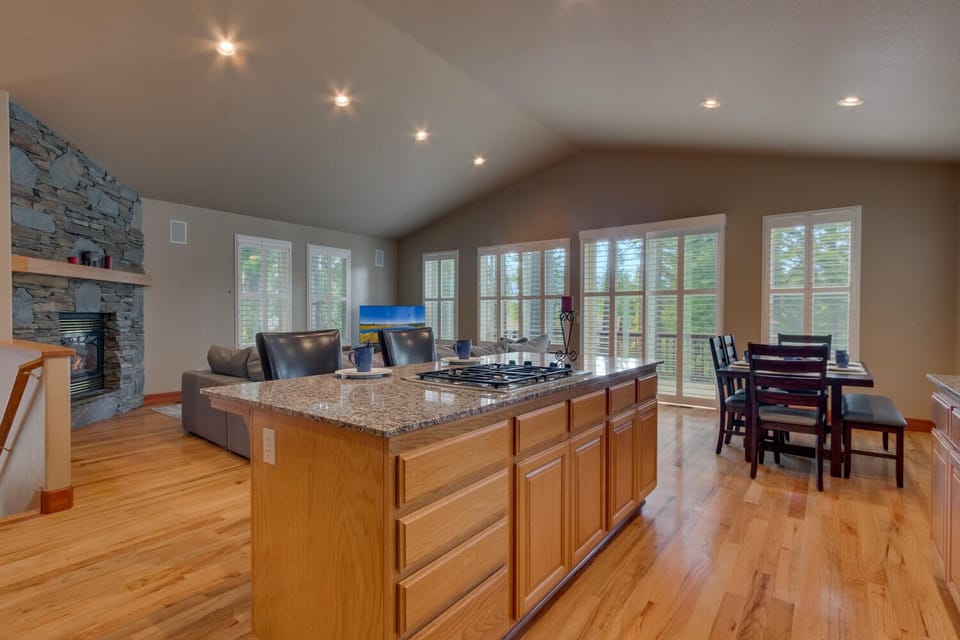 - Modern kitchen with granite countertops  
- Fully equipped with stove, oven, and essentials  
- Perfect for cooking meals during your mountain stay