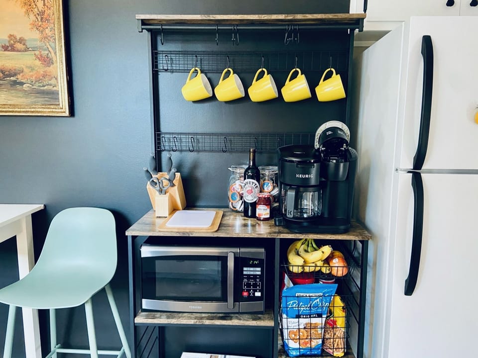 Kitchen rack with dual coffee maker (Keurig and filter brew), microwave, etc.