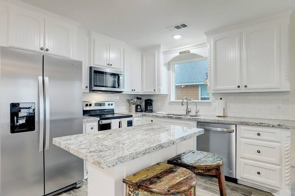 Another view of kitchen.