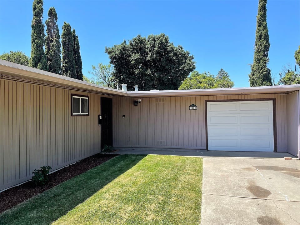 Large driveway can accommodate 3+ cars