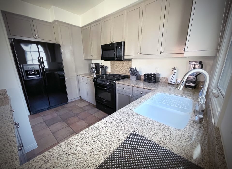 Fully-equipped kitchen to cook up your family family recipes!