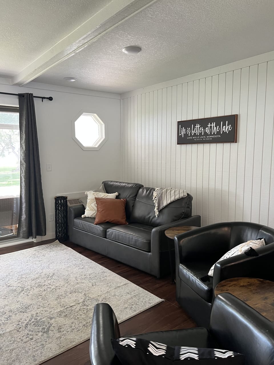 Living room with pull out couch
