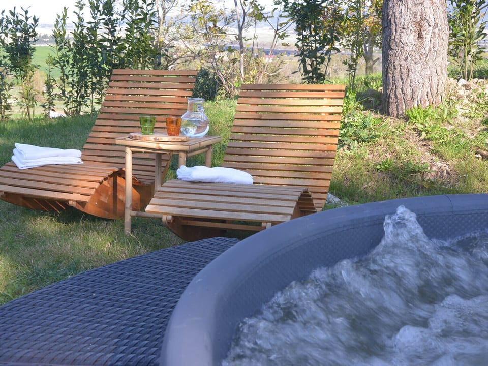 Outdoor spa tub