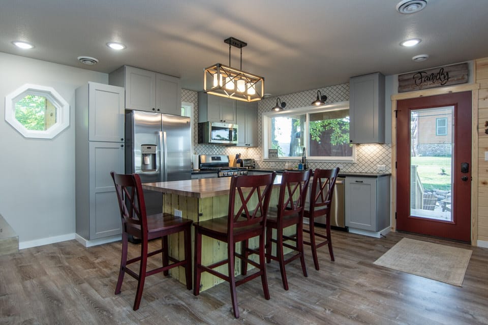 Full Kitchen with tons of storage and lighting.