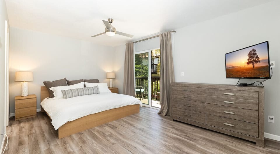 Master Bedroom- Ocean View Balcony 