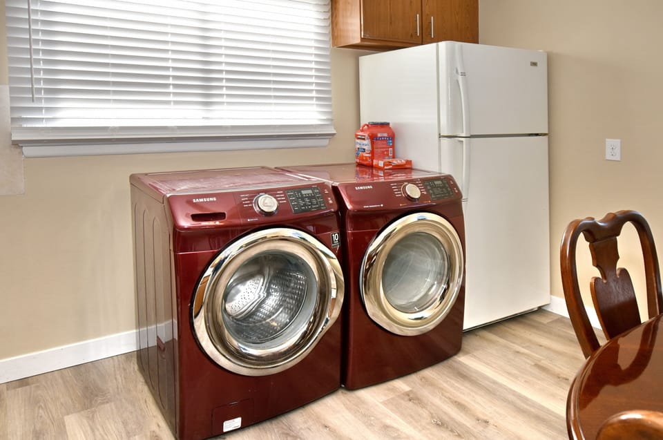 In-unit washing machine & clothes dryer
