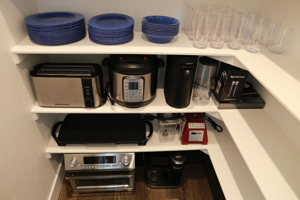 Keurig and Nespresso Coffee, Blender, Air Fryer, Crock Pot, InstaPot, Toaster(2)