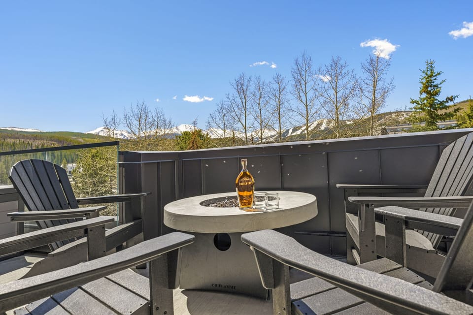 Roof-Top Gas Fire Table w/ Views of Winter Park Resort and Parry Peak
