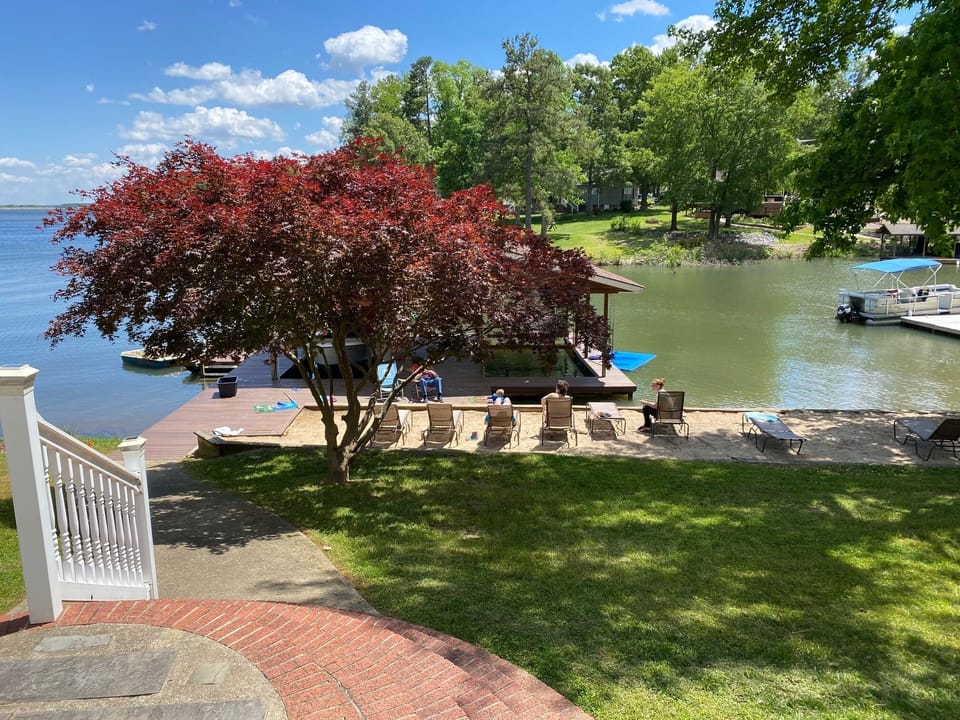 Expansive Lake front area to enjoy!