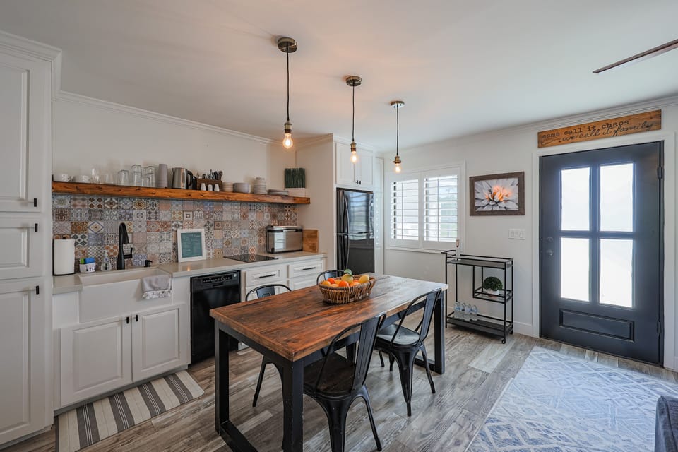 Great kitchen space here!