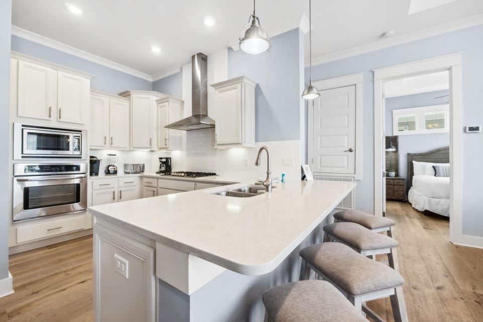 Kitchen with Breakfast Bar