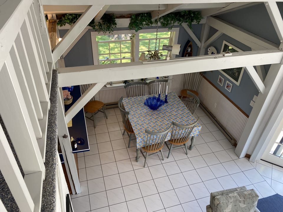 Kitchen table area